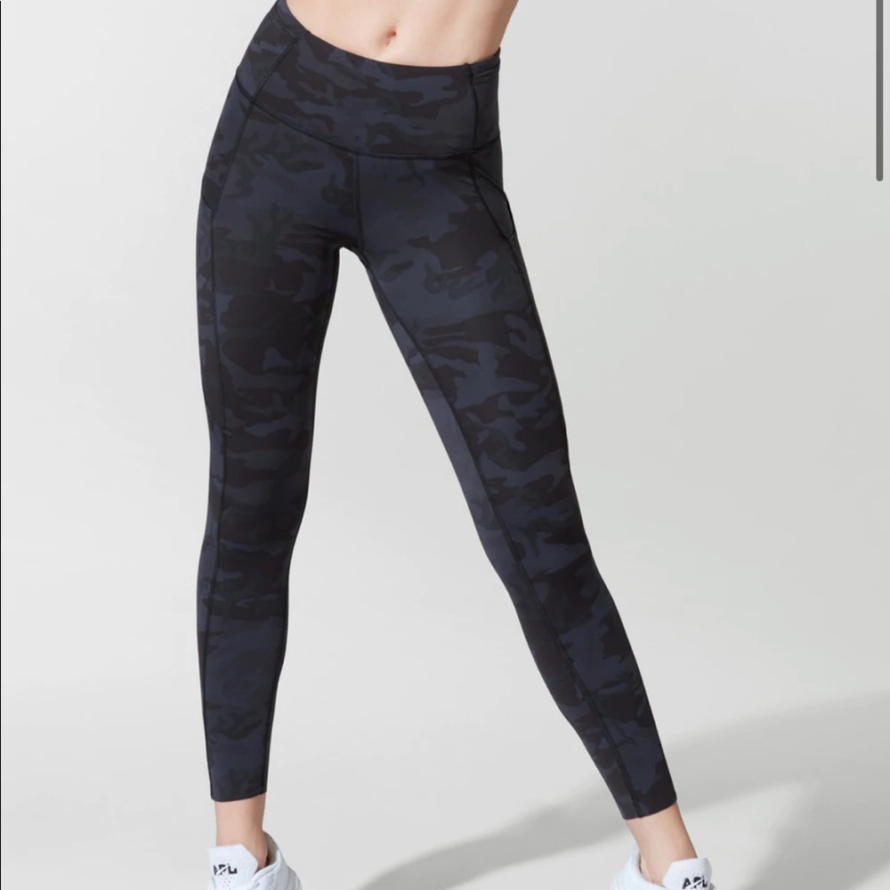 LULULEMON INCOGNITO CAMO FAST AND FREE HR 7/8 TIGHT - SIZE 6